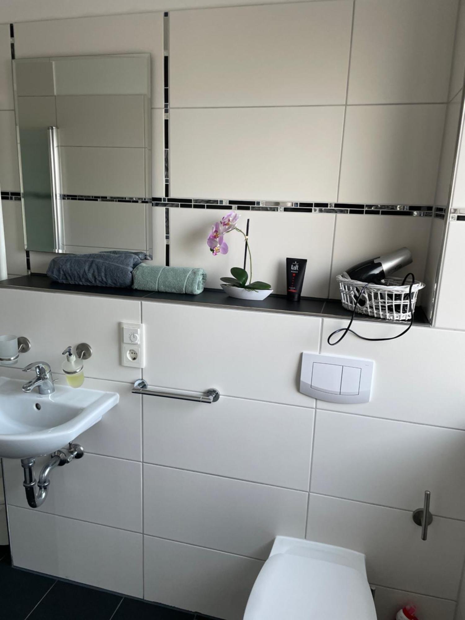 Ferienwohnung Mit Fussbodenheizung Nahe Messe, Gratis Parkplatz Und Abstellplatz E - Bike Hannover Exterior photo